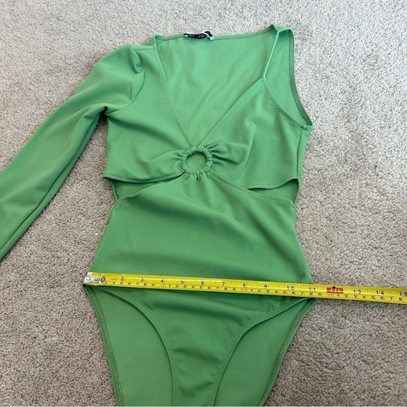 Zara Green asymmetrical long sleeve spaghetti strap cutout O-ring Vneck bodysuit - Picture 11 of 12